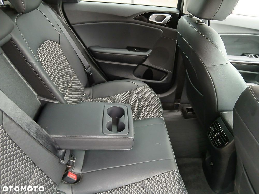 Kia Ceed - 22