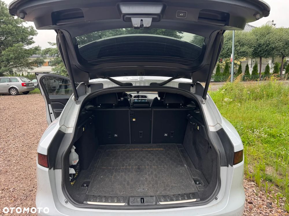 Jaguar F-Pace 2.0 i4P AWD R-Sport - 32