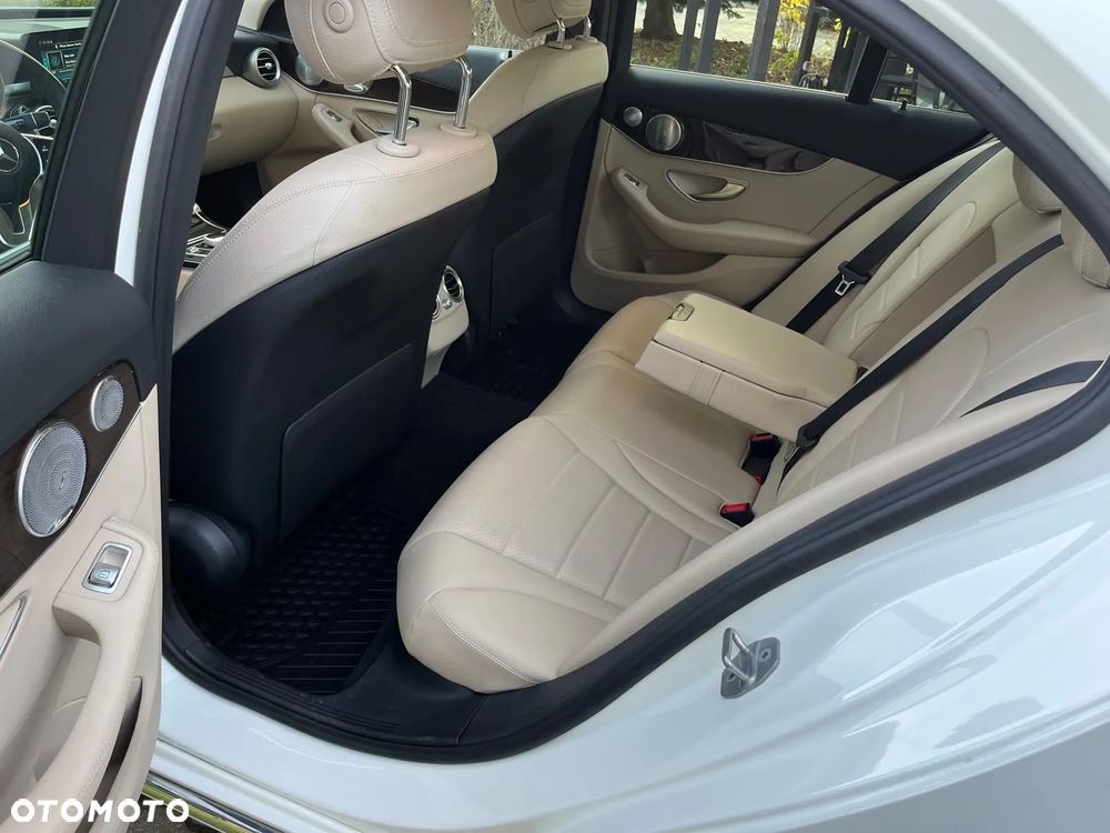 Mercedes-Benz Klasa C 300 4Matic 9G-TRONIC Exclusive - 9