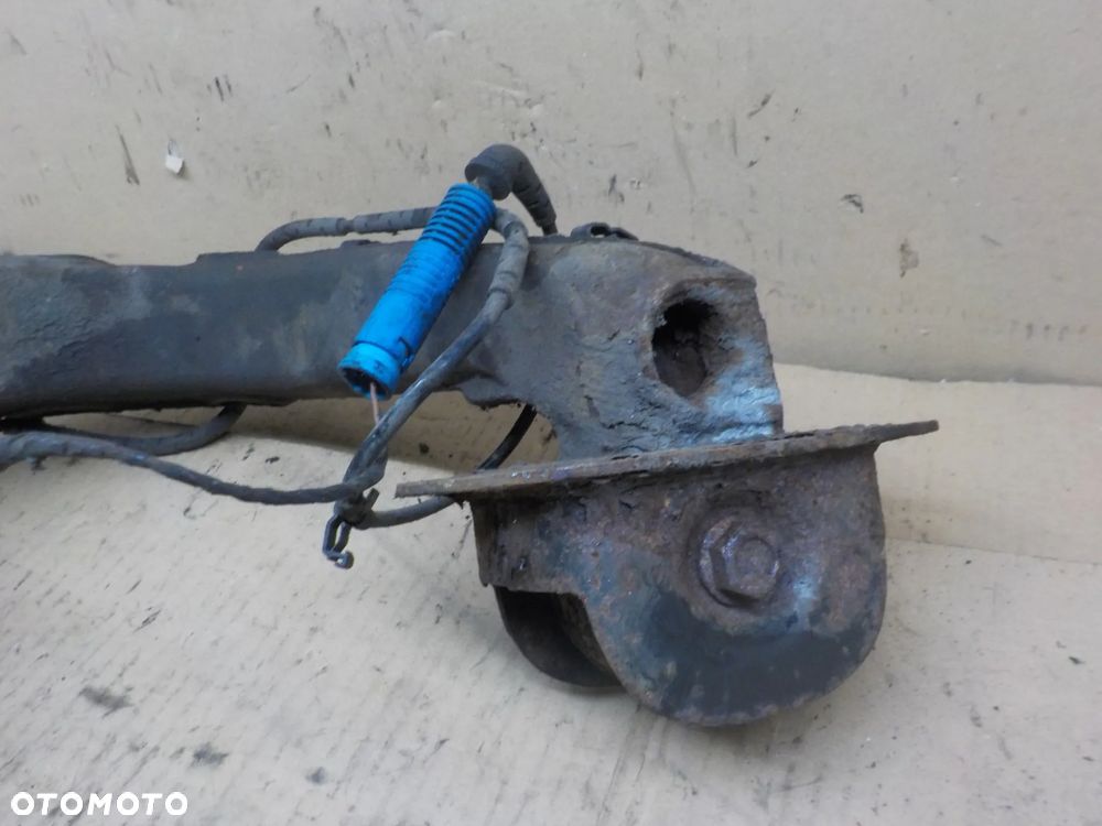 BMW E46 1.8 B PIASTA WAHACZ LEWY TYŁ - 2