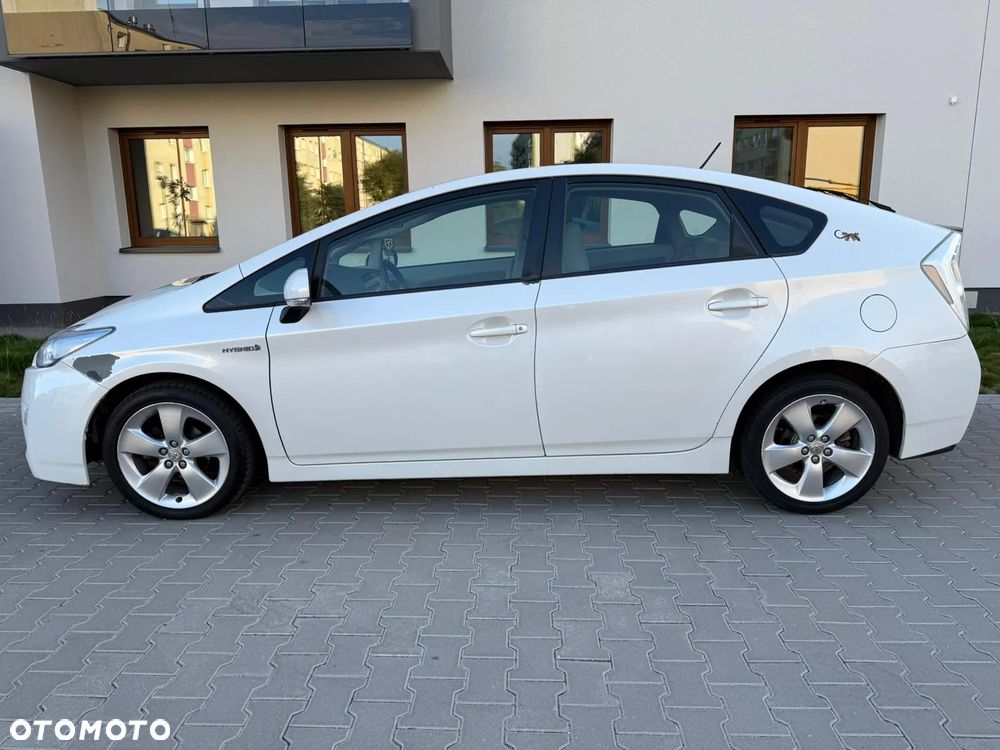 Toyota Prius (Hybrid) - 12