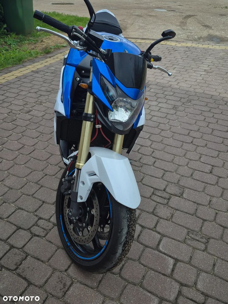 Suzuki GSR - 3