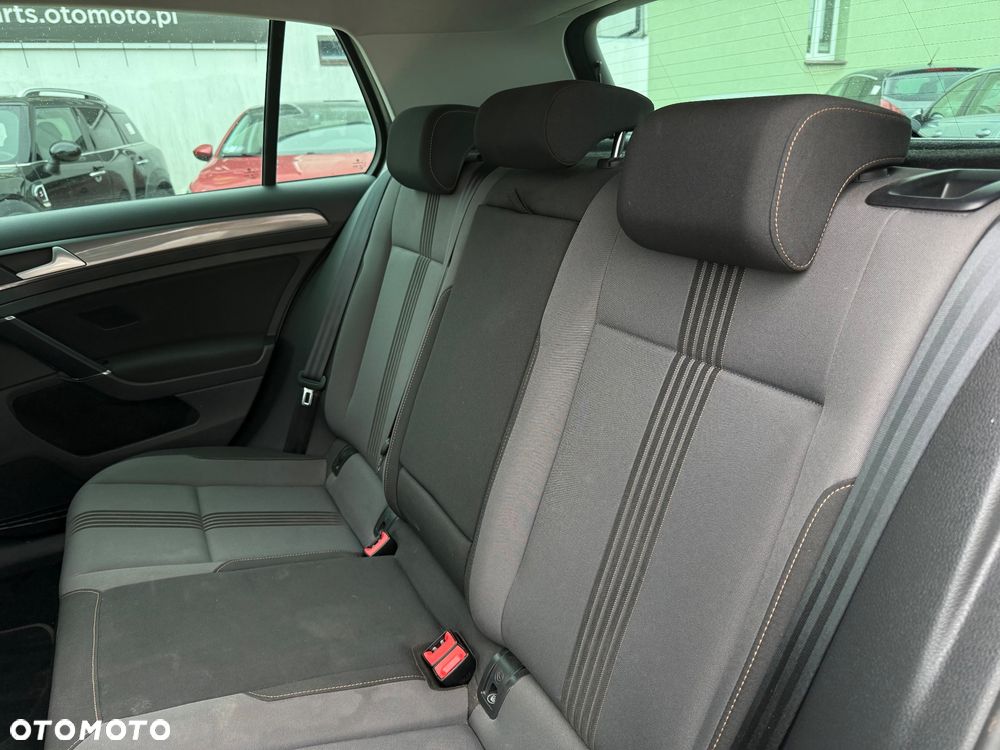 Volkswagen Golf - 22