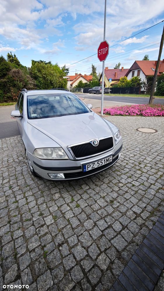 Skoda Octavia 1.6 FSI Ambiente - 4