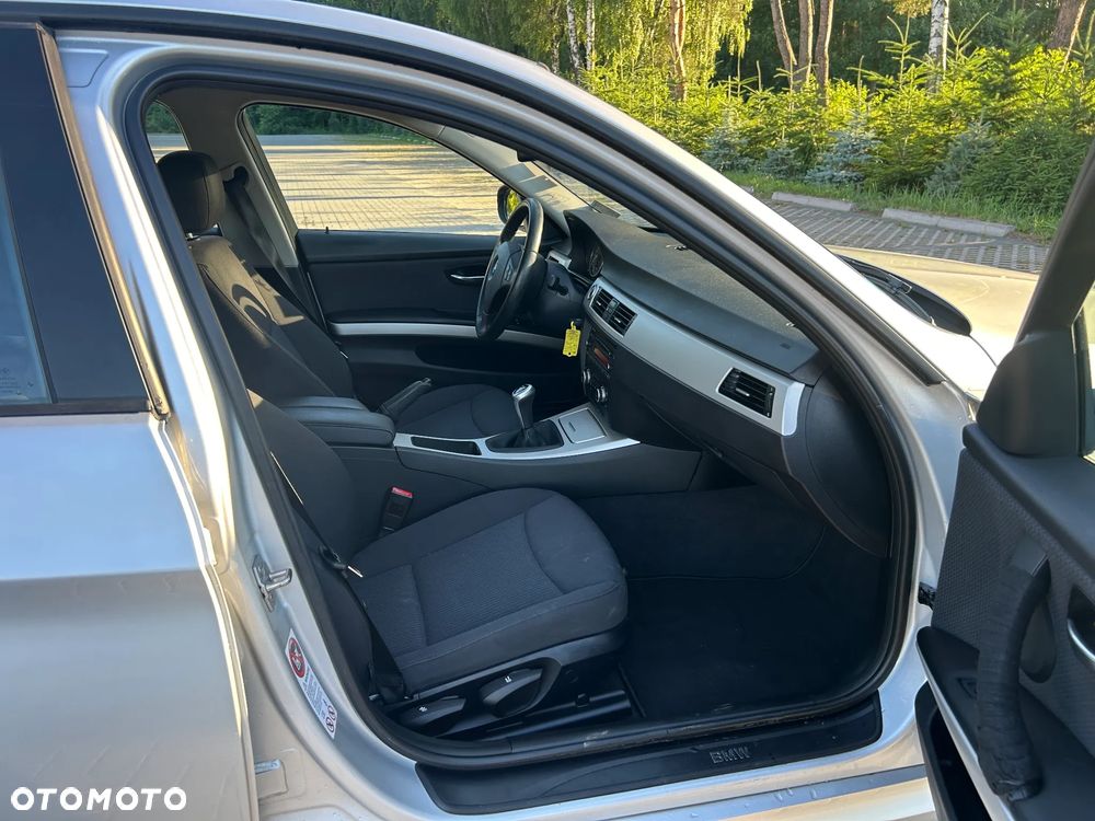 BMW Seria 3 318i Edition Exclusive - 8
