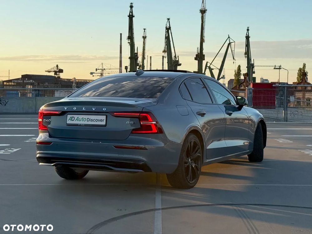 Volvo S60 B5 B AWD Plus Dark - 4