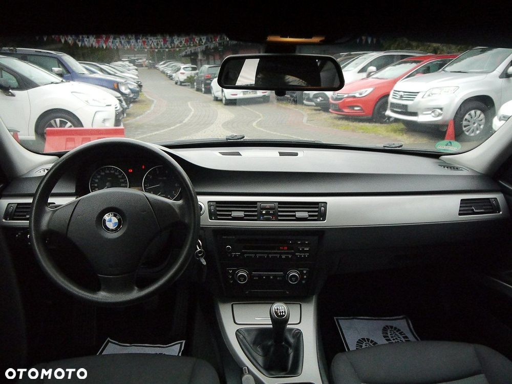 BMW Seria 3 320i - 16