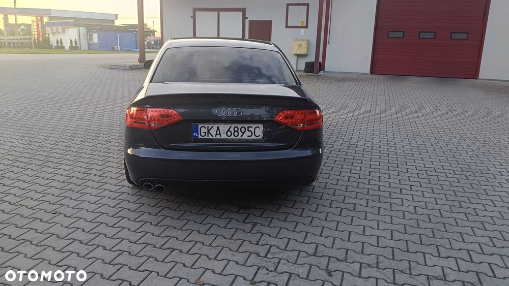 Audi A4 Limousine - 4