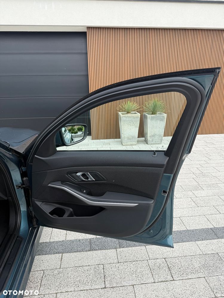 BMW Seria 3 318d - 31
