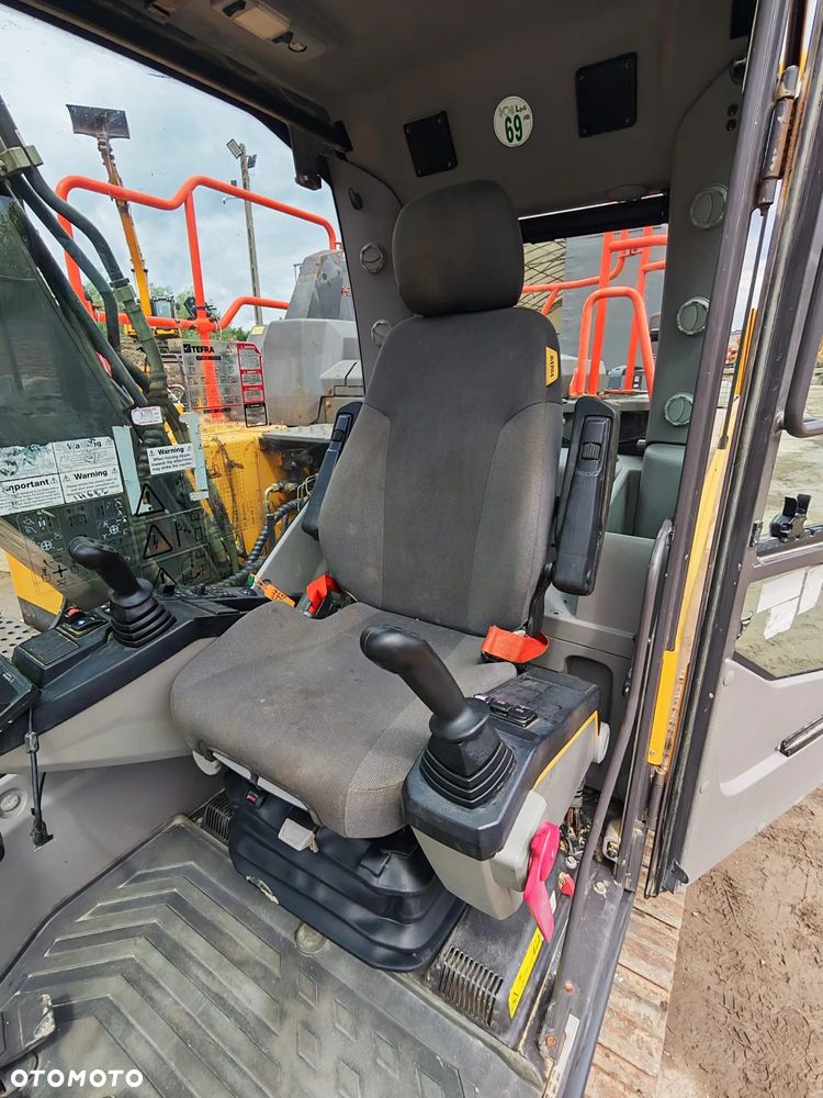 Volvo EC 140 DL - 9