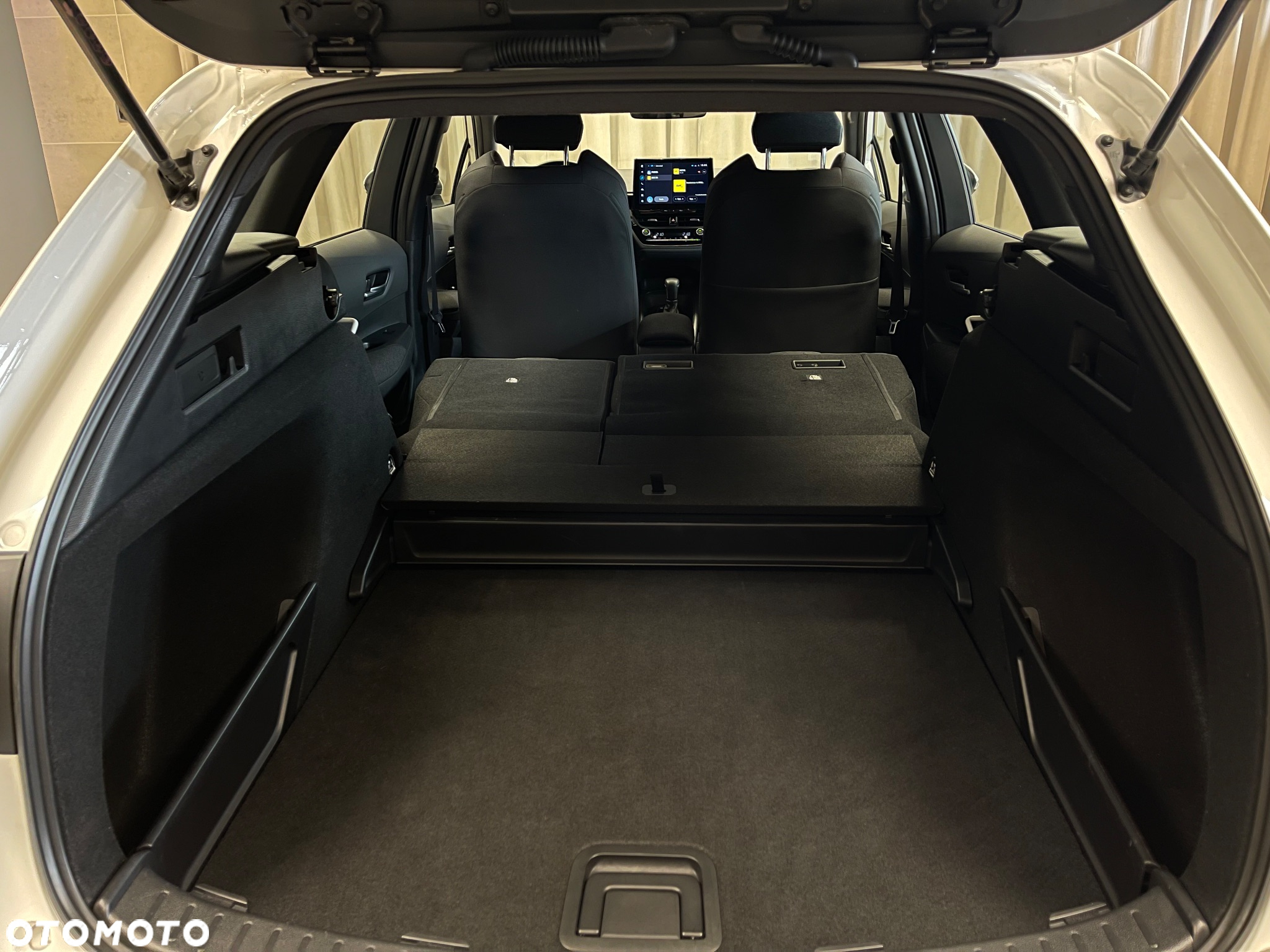 Toyota Corolla 1.8 Hybrid Comfort - 33