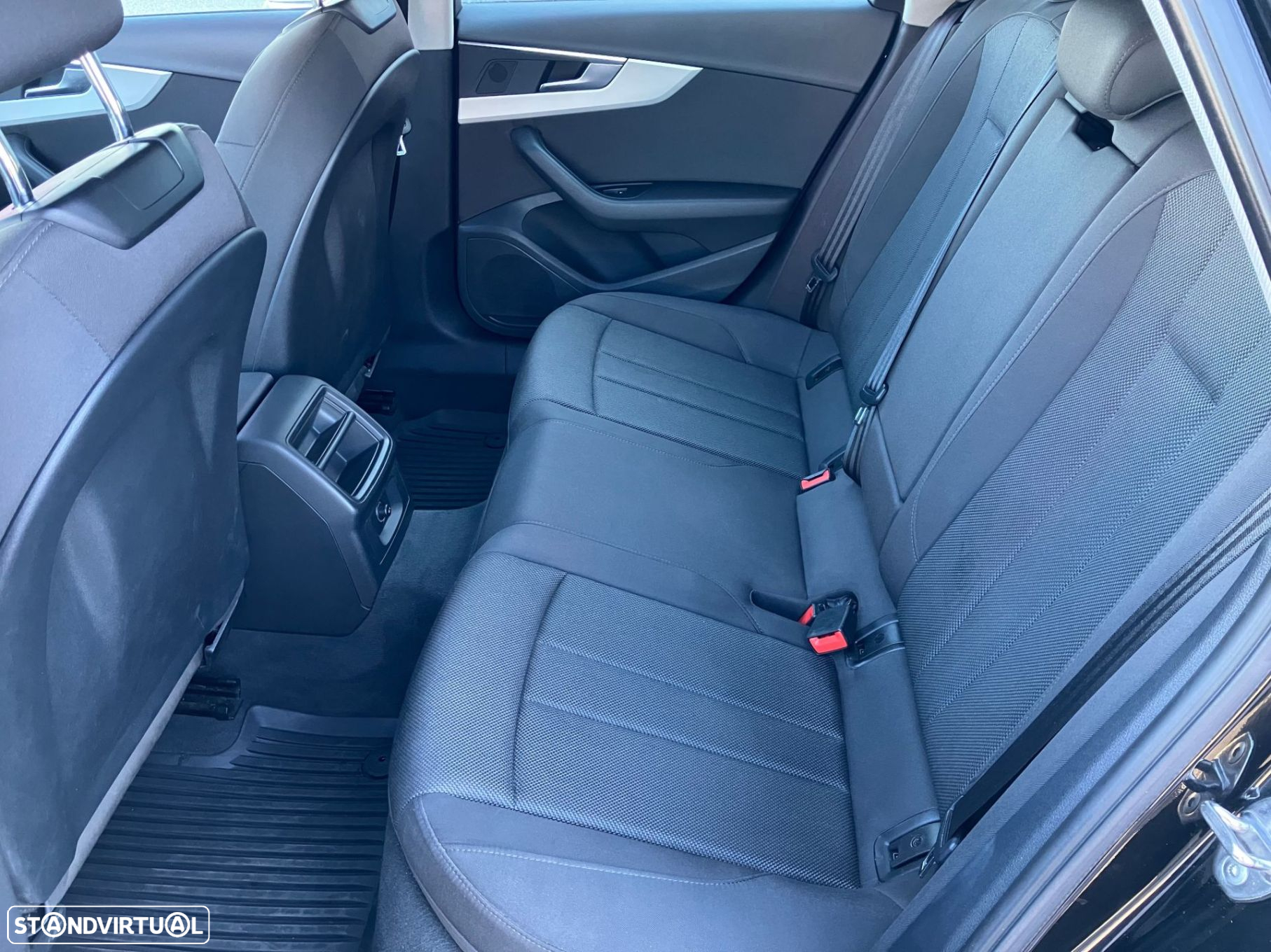 Audi A4 Avant 30 TDI Advanced S tronic - 5