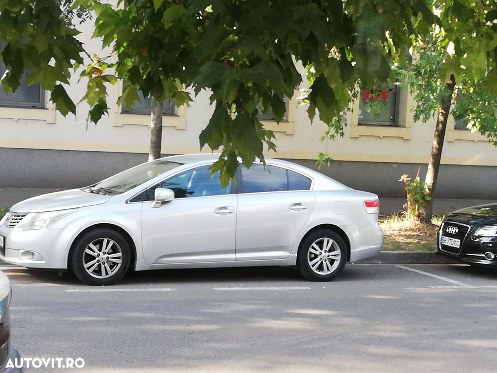 Toyota Avensis 2.0 D-4D Executive - 1
