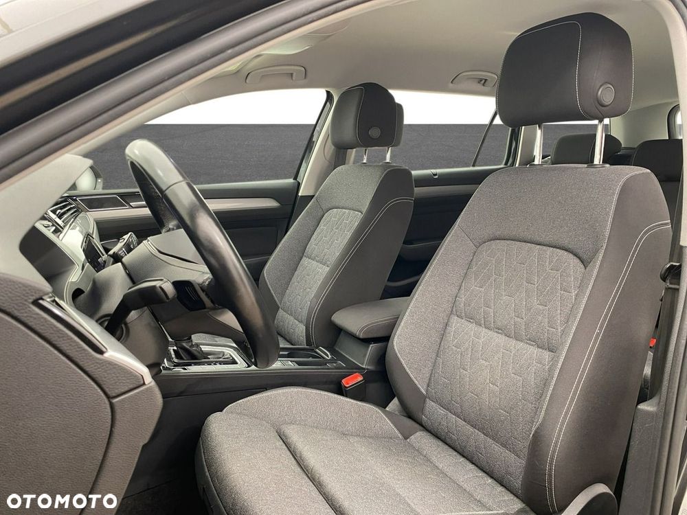 Volkswagen Passat - 11