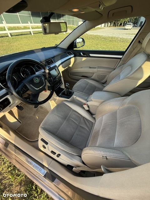 Skoda Superb 2.0 TDI Platinum - 9