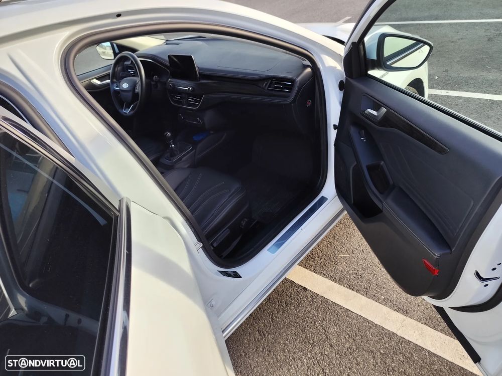 Ford Focus 1.0 EcoBoost MHEV Vignale - 24