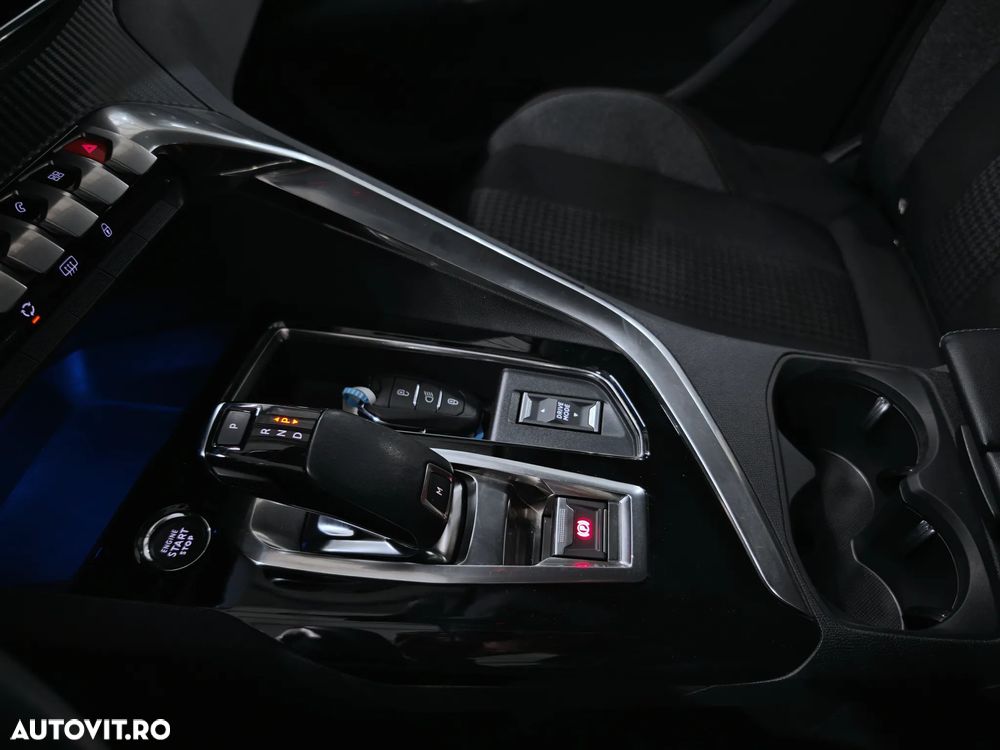 Peugeot 3008 1.2 PureTech S&S EAT8 Allure - 24