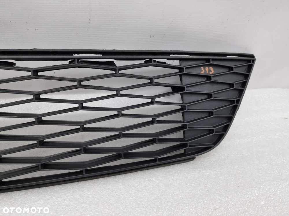 SEAT TOLEDO 4 IV 6JA 11- KRATKA ŚRODKOWA ZDERZAKA PRZEDNIEGO PRZÓD , NR 6JA853677 , NR AUKCJI KR373 - 8