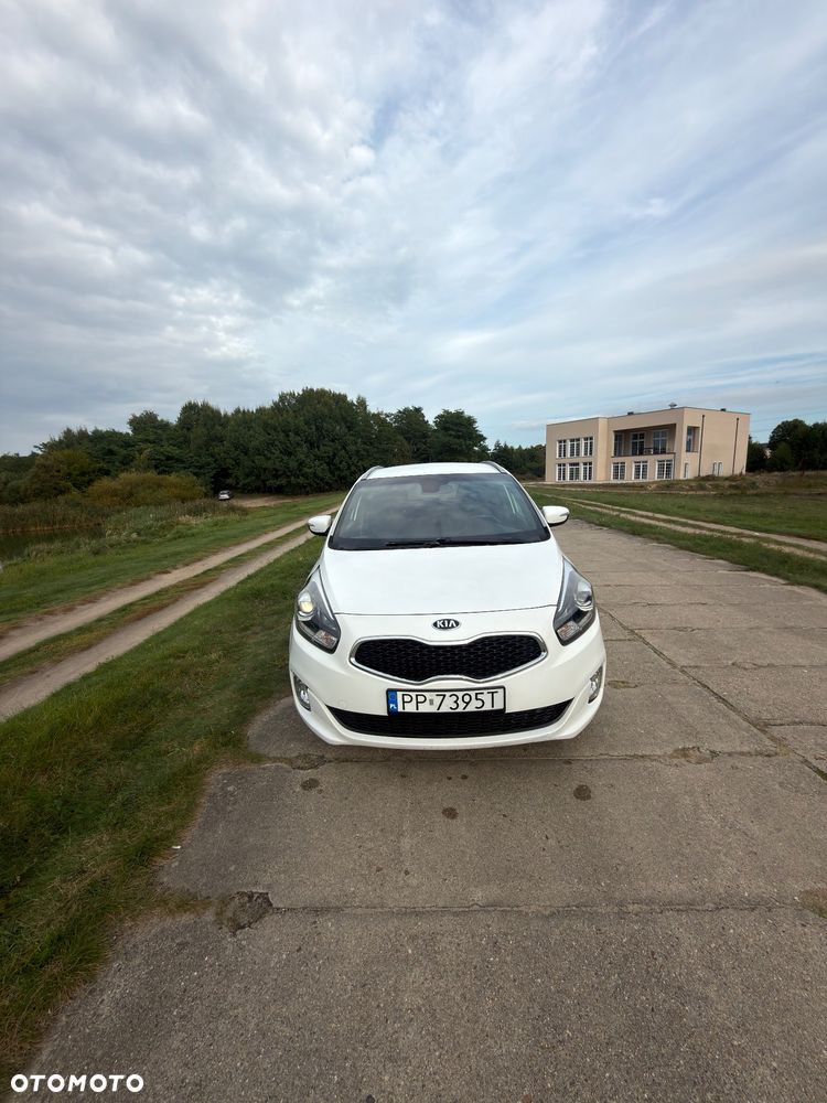 Kia Carens 2015 photo 4