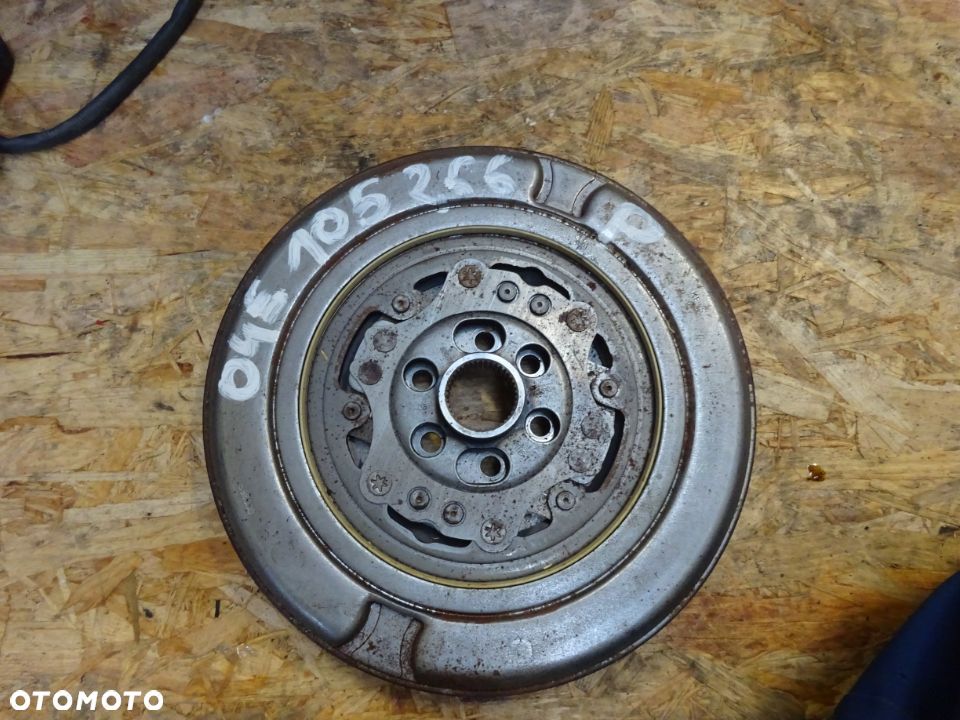 kolo dwumasowe dwumasa audi A3 8V VW 1,4TSI 04e105266p czesci