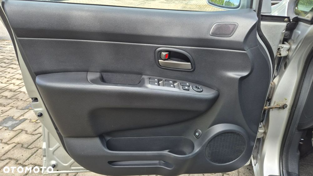 Kia Carens 2.0 EX - 17