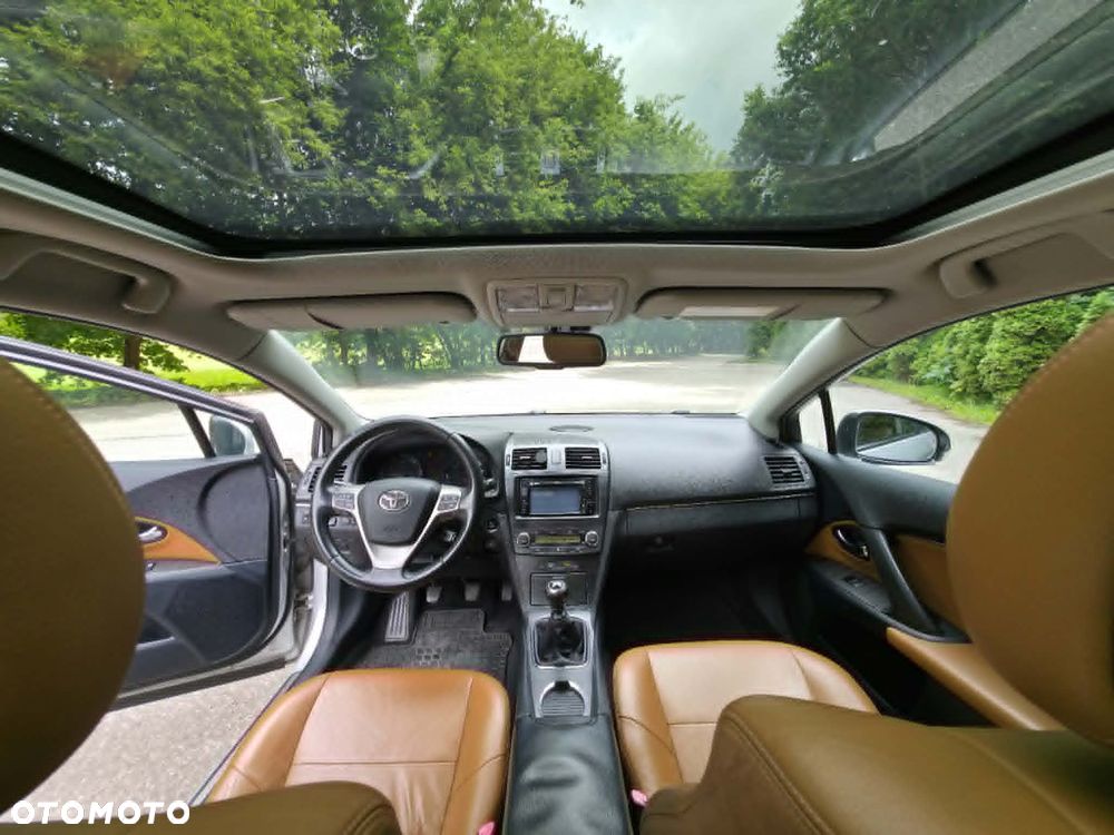 Toyota Avensis 1.8 Premium EU5 - 1