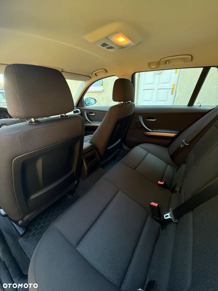 BMW Seria 3 318d - 12