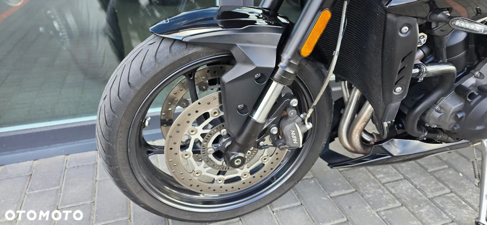 Triumph Street Triple - 29
