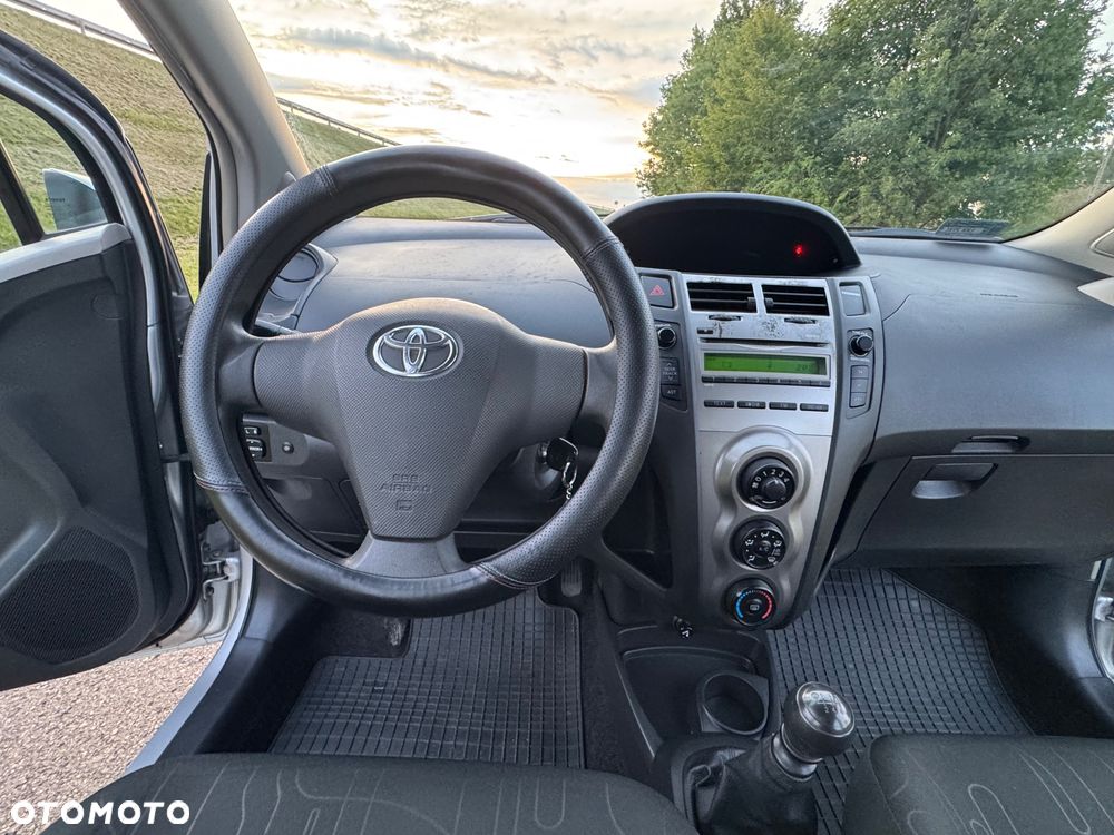 Toyota Yaris 1.33 Prestige - 31