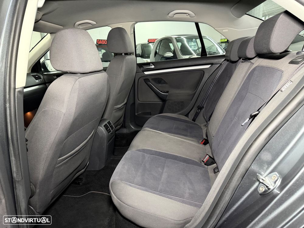 VW Jetta 1.9 TDi Sportline - 8