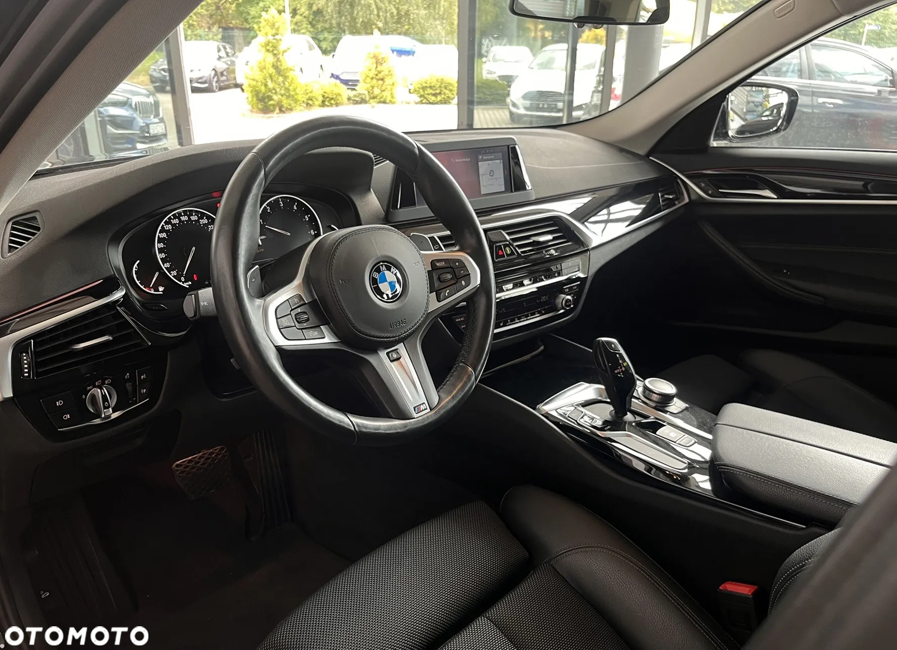 BMW Seria 5 530i Touring - 10