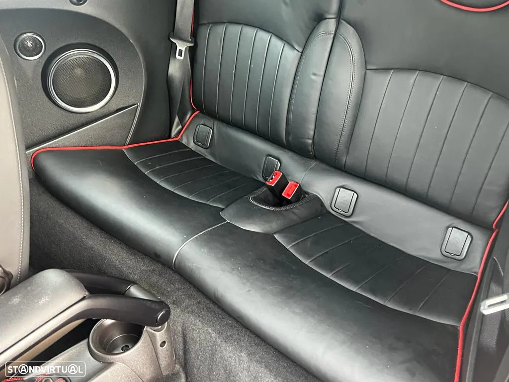 MINI Cabrio John Cooper Works - 23