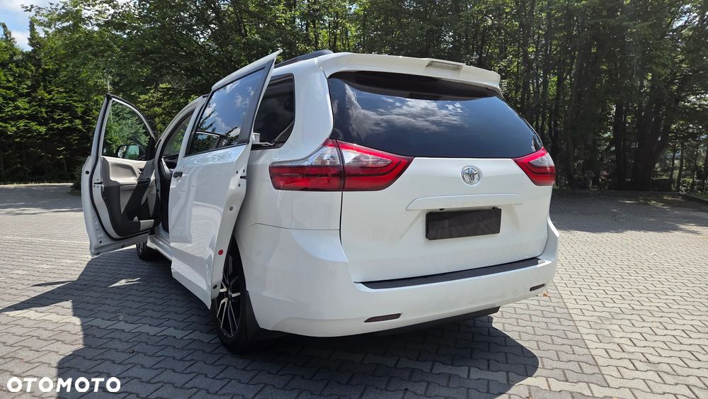 Toyota Sienna - 25