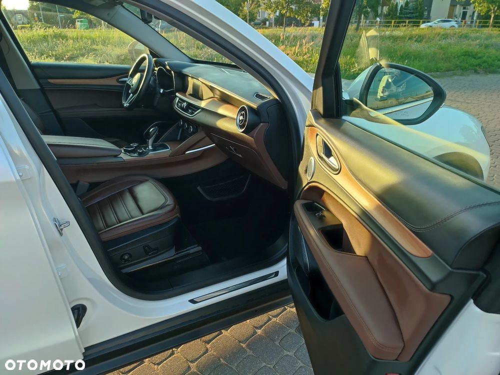 Alfa Romeo Stelvio 2.0 Turbo 16V AT8-Q4 Executive - 5