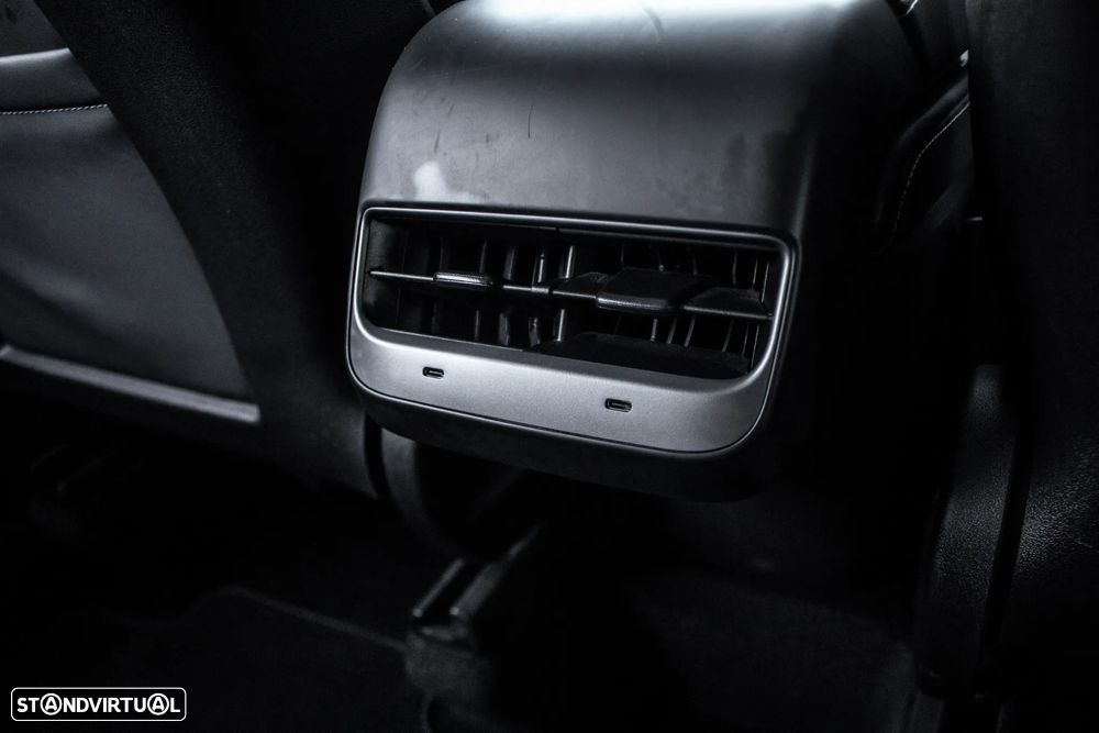 Tesla Model Y Long Range Tração Integral - 32