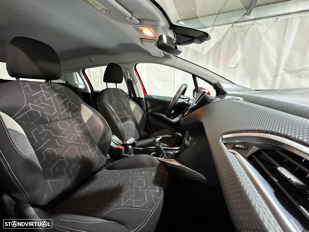 Peugeot 2008 1.2 PureTech Allure - 26