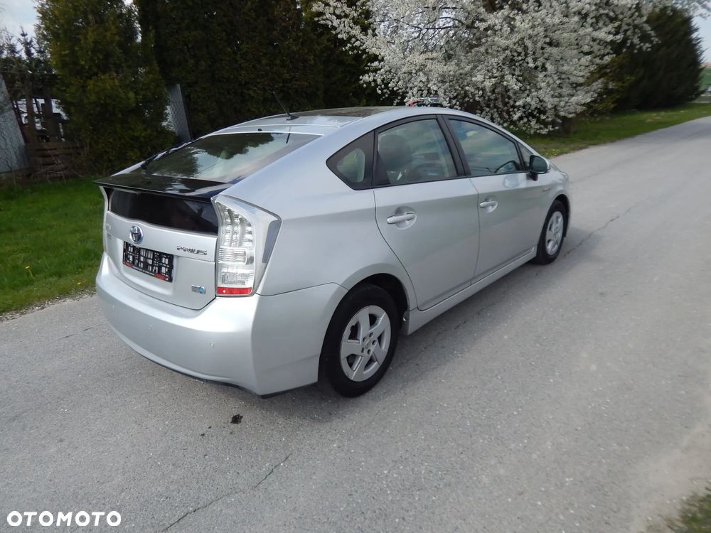 Toyota Prius (Hybrid) - 6