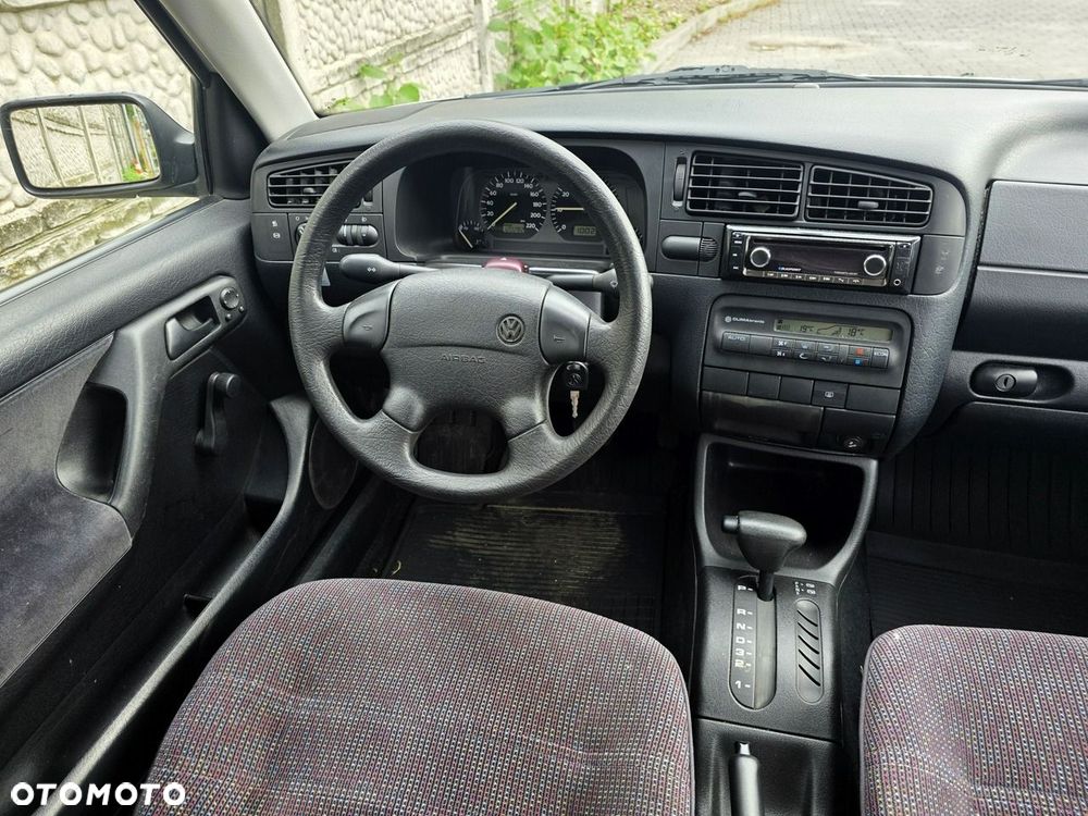 Volkswagen Golf 2.0 GL - 15