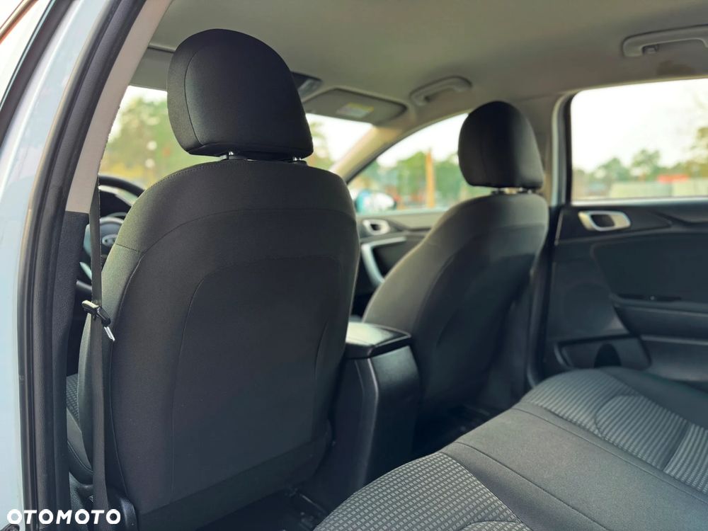 Kia Ceed - 36
