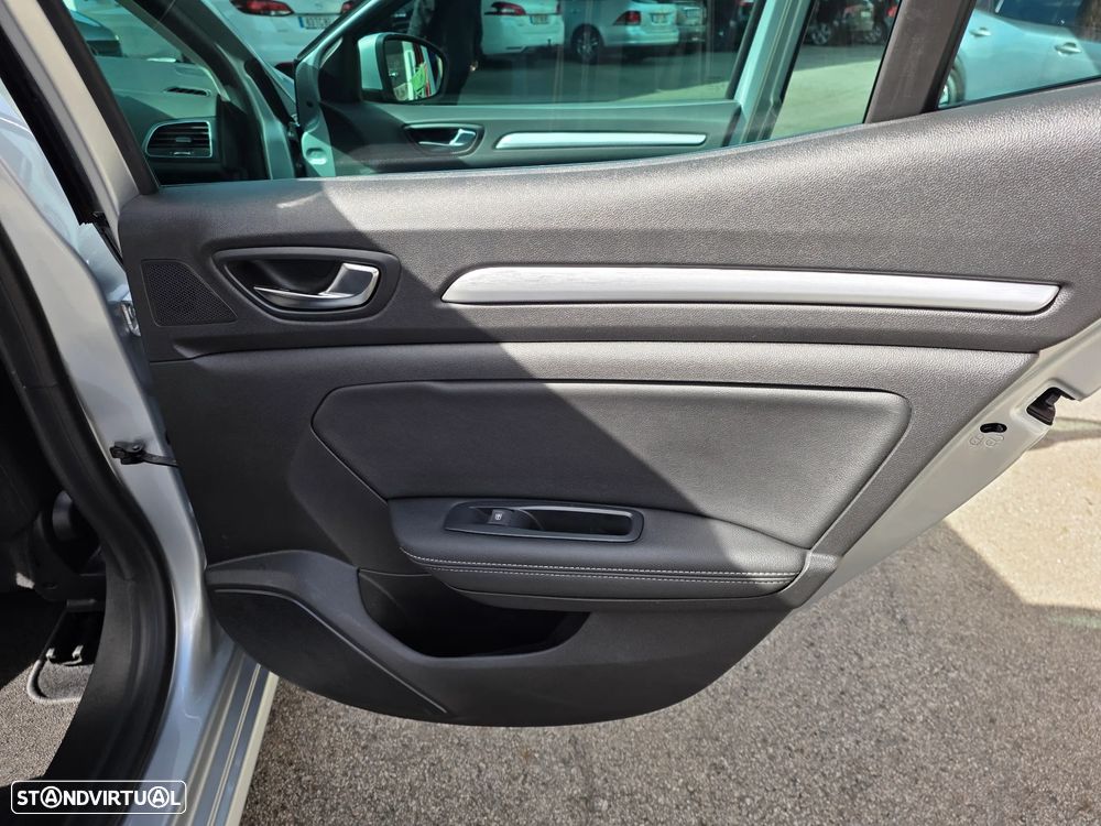 Renault Mégane BLUE dCi 115 INTENS - 14