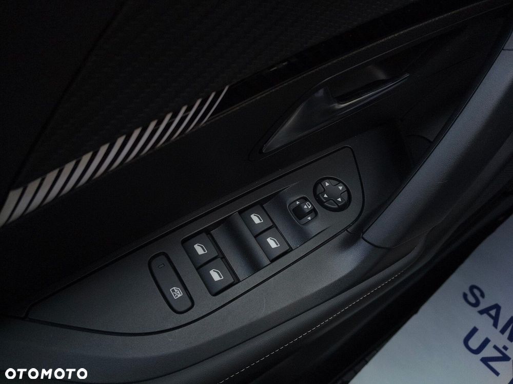 Peugeot 2008 1.2 PureTech Allure S&S EAT8 - 29