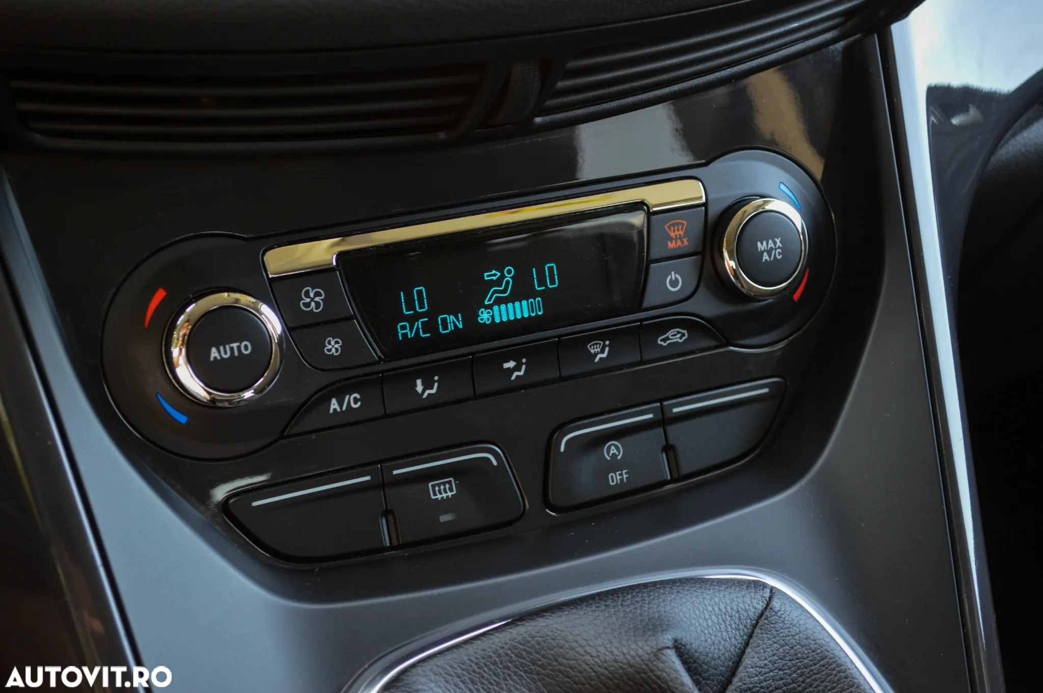 Ford Kuga 1.5 EcoBoost 2x4 Titanium - 28