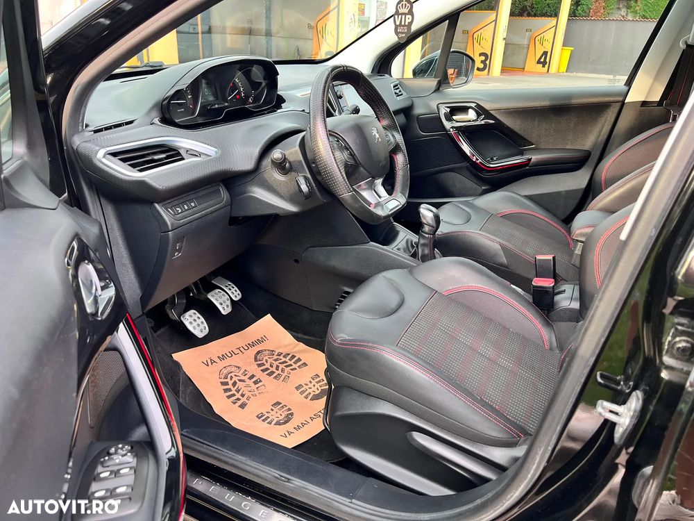Peugeot 208 1.2 L PureTech Turbo STT Allure - 12