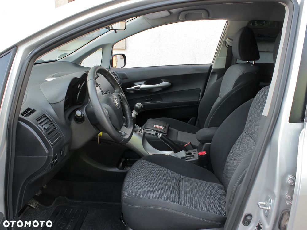 Toyota Auris 1.6 Life+ - 7