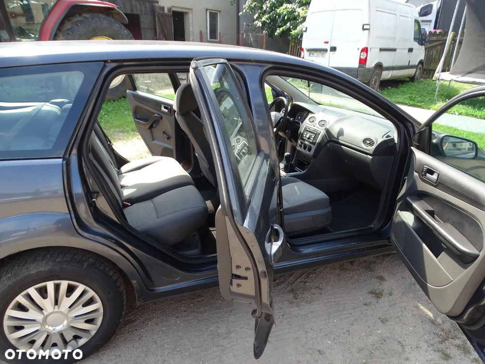 Ford Focus 1.6 16V Connection - 6