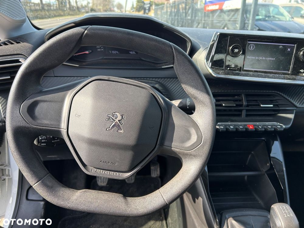 Peugeot 208 - 8