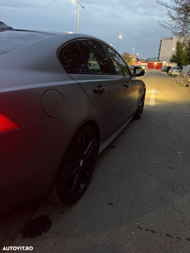 Jaguar XE 2.0 R-Sport - 5