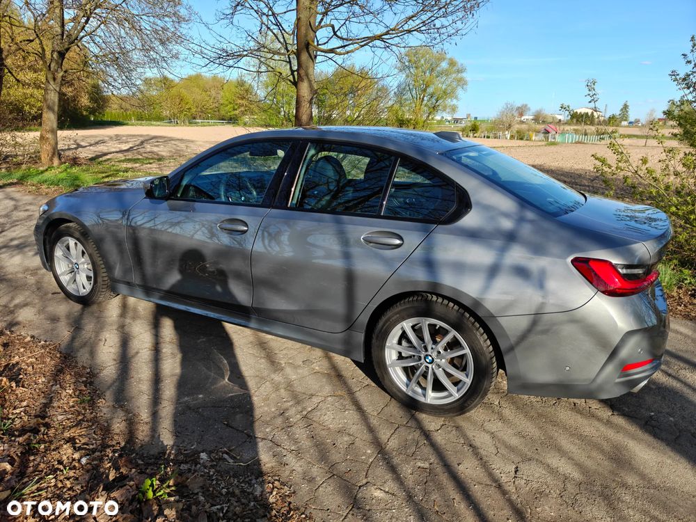 BMW Seria 3 320d xDrive mHEV - 6