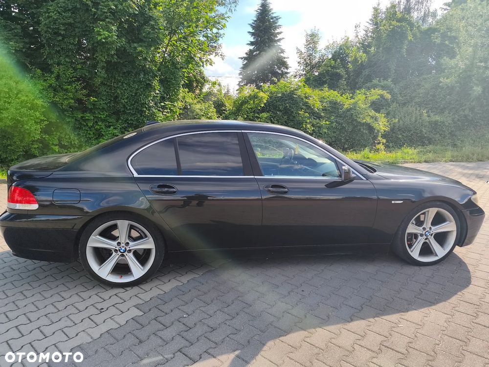 BMW Seria 7 745i - 5