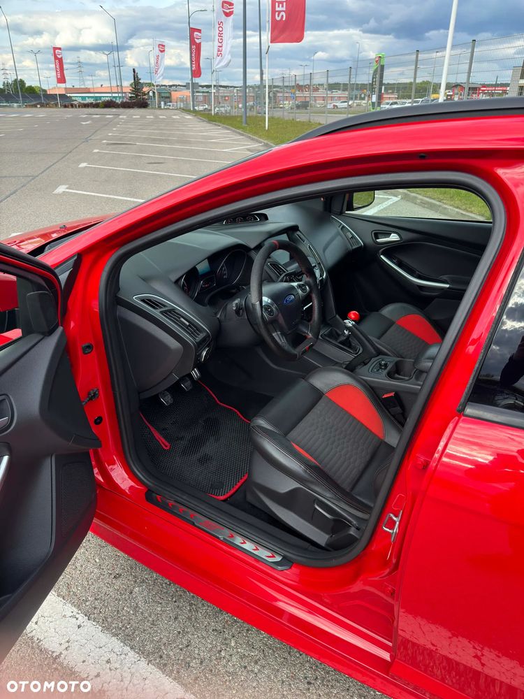 Ford Focus SW 2.0 EcoBoost ST - 19